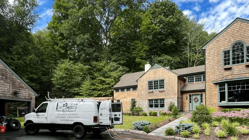 Cleveland Power Washing power washing crew working in Brooklyn, OH